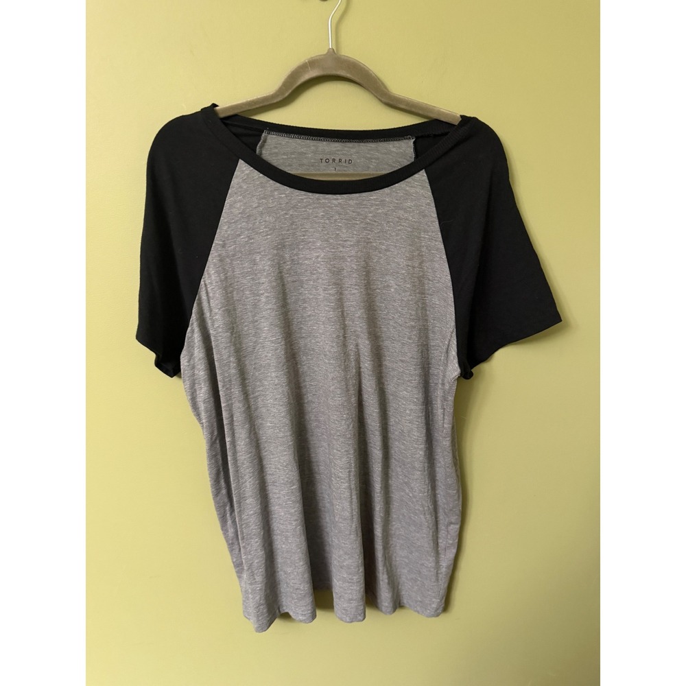 Torrid Womens Classic Fit Baseball Tee Grey Black Raglan Short Sleeve Size 1